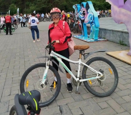 70-летняя врач-анестезиолог из Челябинска рассказала, почему сменила пешие прогулки на велосипед