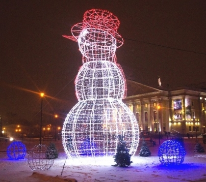 Праздничное настроение: в Челябинске установили более полусотни светящихся инсталляций