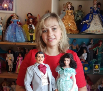 Воспитатель из челябинского детсада собрала более 100 кукол Барби и диснеевских принцесс