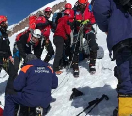Он пролежал на горе всю ночь: челябинец рассказал о спасении школьника, замерзающего у вершины Эльбруса