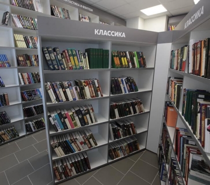 Местные жители сами попросили: в Парковом-2 открыли библиотеку
