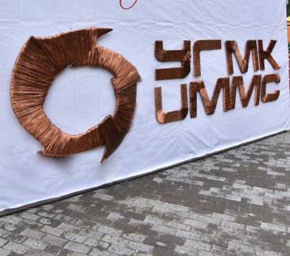В Челябинске сделали самый тяжелый логотип из медной проволоки
