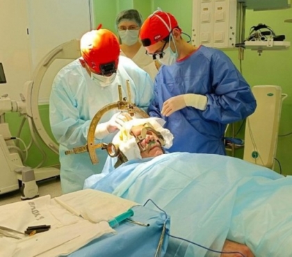 В Челябинске нейрохирурги провели первую операцию по лечению болезни Паркинсона