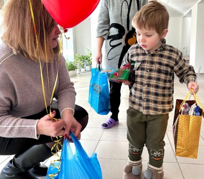 Магнитогорские волонтеры эвакуировали из Авдеевки четырехлетнего мальчика и его маму, которые два года жили в подвале