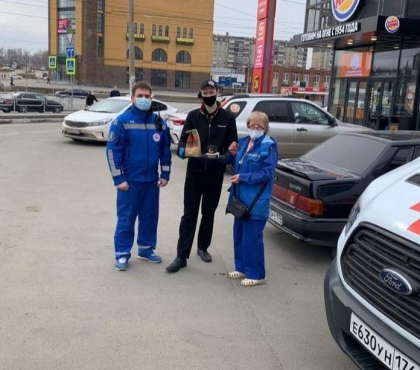 В Челябинске сети фастфудов McDonalds и Burger King начали бесплатно кормить врачей