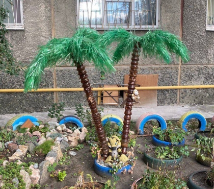 Лебеди из покрышек и пальмы из бутылок: столичный урбанист отметил челябинский ЖКХ-арт