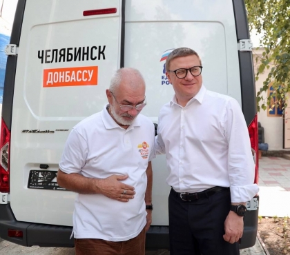 Правительство Челябинской области подарило волонтерам машину, чтобы отвозить еду на Донбасс