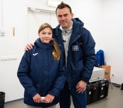 13-летняя футболистка из Миасса, которую называют «Мессии в юбке», встретилась с Игорем Акинфеевым