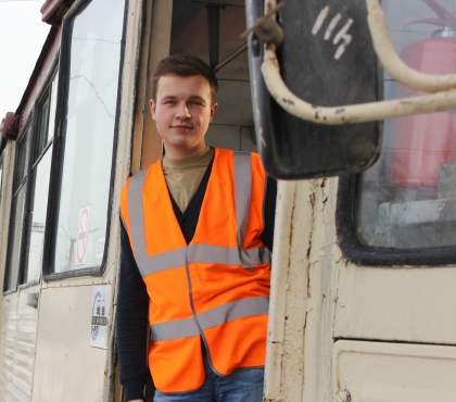 Все дороги ведут в депо: парень из Челябинска рассказал, почему водителем трамвая быть круто