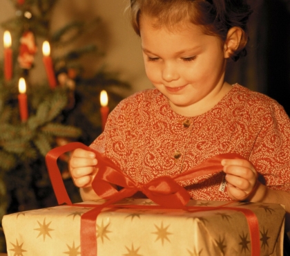 Чуда ждут 150 детей: в Челябинске призывают дарить рождественские подарки малышам из многодетных семей