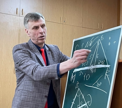 Книга математика-тиктокера из Челябинска вошла в топ-20 самых продаваемых в России
