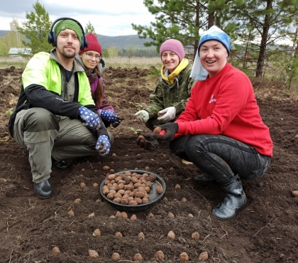 Будут выращивать секвойи и маньчжурский орех: в Челябинской области открыли питомник «Аллеи Славы»