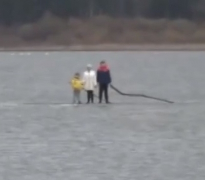 В Златоусте спасли троих детей, которых унесло на льдине