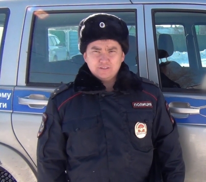 В Челябинской области участковый спас на пожаре четверых малышей и их маму