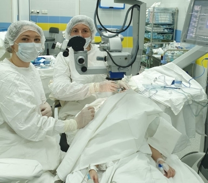 Челябинские хирурги спасли зрение девочке с «выпавшими» хрусталиками глаз