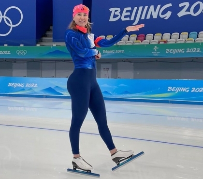 Челябинская конькобежка Ольга Фаткулина выходит из декрета на лед