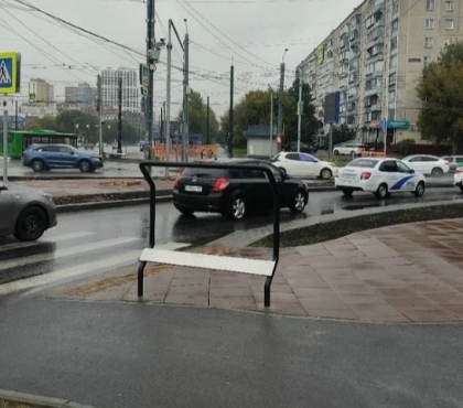 Зачем на перекрёстке в Челябинске поставили металлические рамки: объясняем