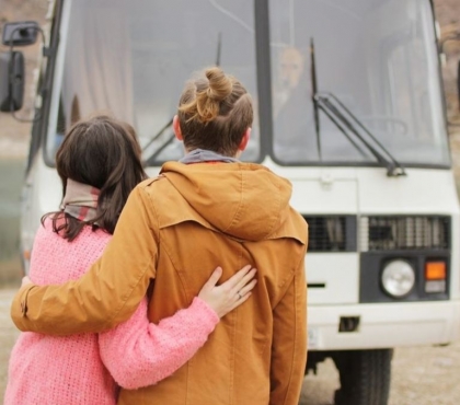 «Профессиональные БОМЖи»: в Челябинской области отметилась семья из Санкт-Петербурга, которая уже год живет в автобусе
