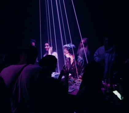Диджеи, инсталляции, паблик-токи и прочие хакатоны: что ждет гостей на фестивале электронной музыки и визуального искусства «Меридиан»