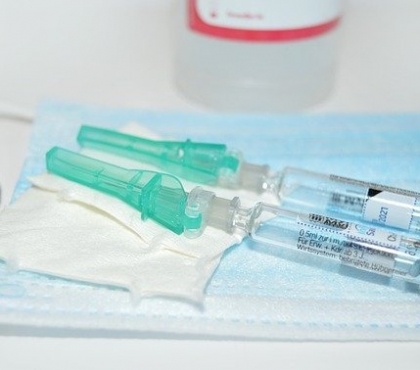 Южноуральцам разрешили ставить прививки от гриппа и коронавируса одновременно