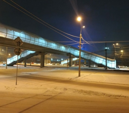 В Челябинске достроили надземный переход на Свердловском тракте