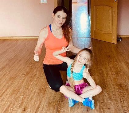 От детской до кухни: мама двоих детей из Челябинска за час пробежала 12 км по квартире