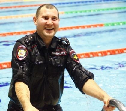 В челябинском бассейне полицейские устроят заплывы в форме