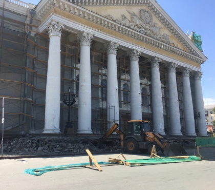 В Челябинске начался ремонт фасада театра оперы и балета