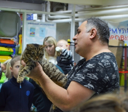 Карен Даллакян выберет самого черного кота в Челябинске