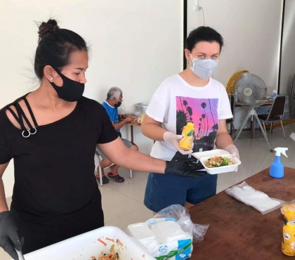 Челябинка в Таиланде раздает бесплатную еду местным жителям, которые потеряли работу из-за коронавируса