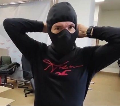 Челябинец передал бойцам на Донбасс уникальные маски, которые разрабатывал 30 лет