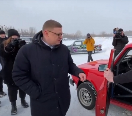 «Вальнул бочком»: Алексей Текслер прокатился на «жигулях» по трассе для дрифта