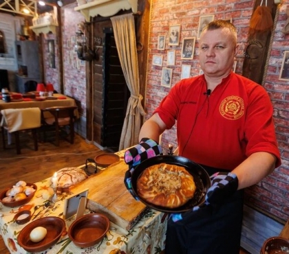 Кулинар из Челябинска приготовил плоский беляш «как на вокзале Камышлова»