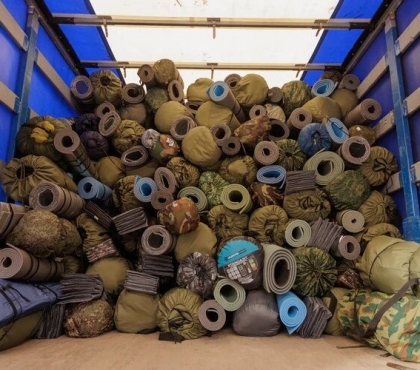 «Спаси и сохрани», «Удачи», «Вернуться живыми»: из Челябинска отправили спальные мешки с пожеланиями для мобилизованных