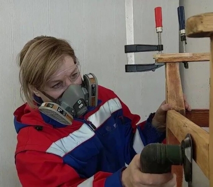 Жительница Челябинска рассказала, почему уволилась из «Газпрома» и теперь восстанавливает старую мебель