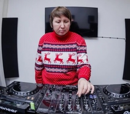 Жительница Челябинска в 40 лет стала диджеем, пережив инсульт
