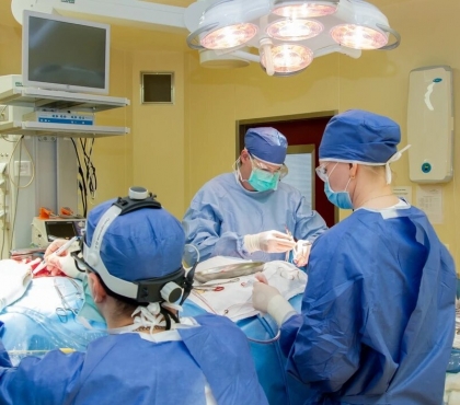 Врачи из Челябинска провели операцию на сердце мужчине, у которого сосуд «воровал» кровь