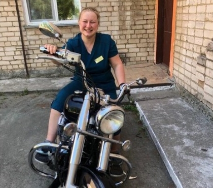 Работаем по 16 часов в сутки: 29-летняя невролог из Челябинска рассказала о командировках в ДНР