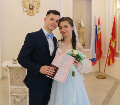 В ЗАГС с сурдопереводчиком: в Челябинской области поженили слабослышащую пару