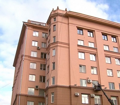 Фасаду «розового» дома в центре Челябинска вернут первоначальный цвет