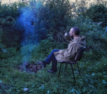 Музыкант из Миасса написал психоделический трек о самоизоляции, используя звуки садового насоса