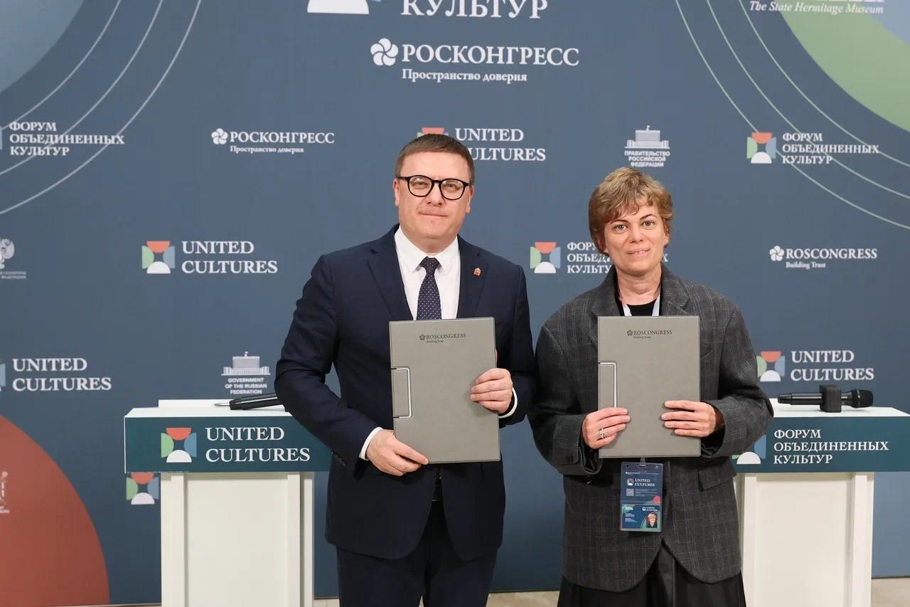 Алексей Текслер и директор музея изобразительных искусств имени Пушкина Екатерина Проничева.