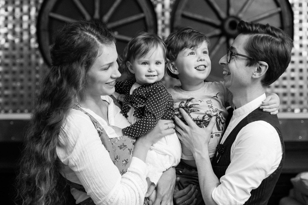 Алексей со своей женой Натальей и детьми - сыном Фёдором и дочерью Верой 
