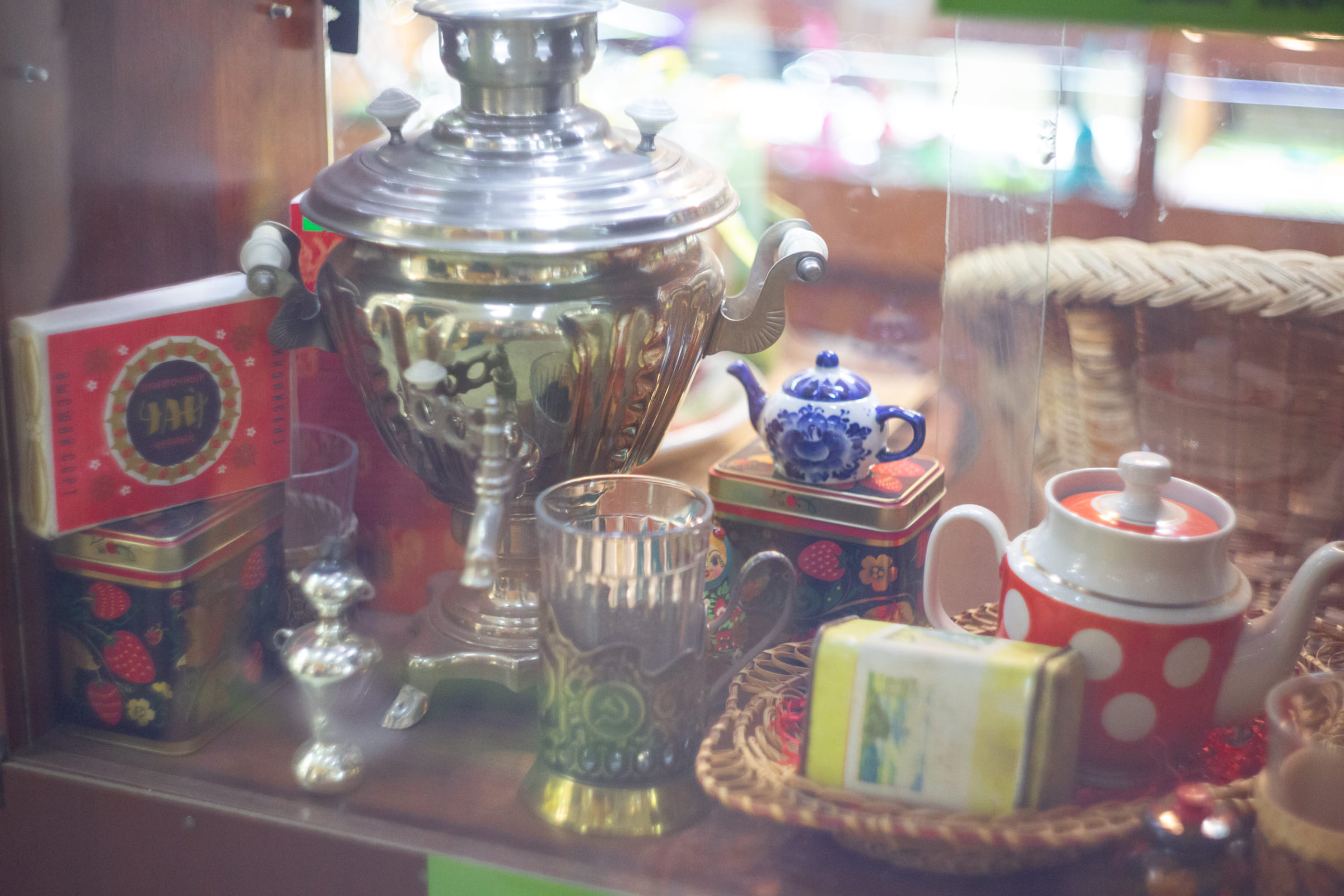 У Плантации есть собственный чайный музей. Самовар и сахар из русской традиции чаепития - только там