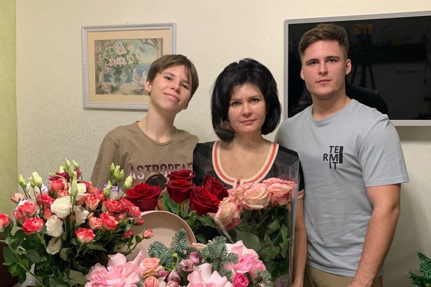 Антон Григорьев с мамой и старшим братом