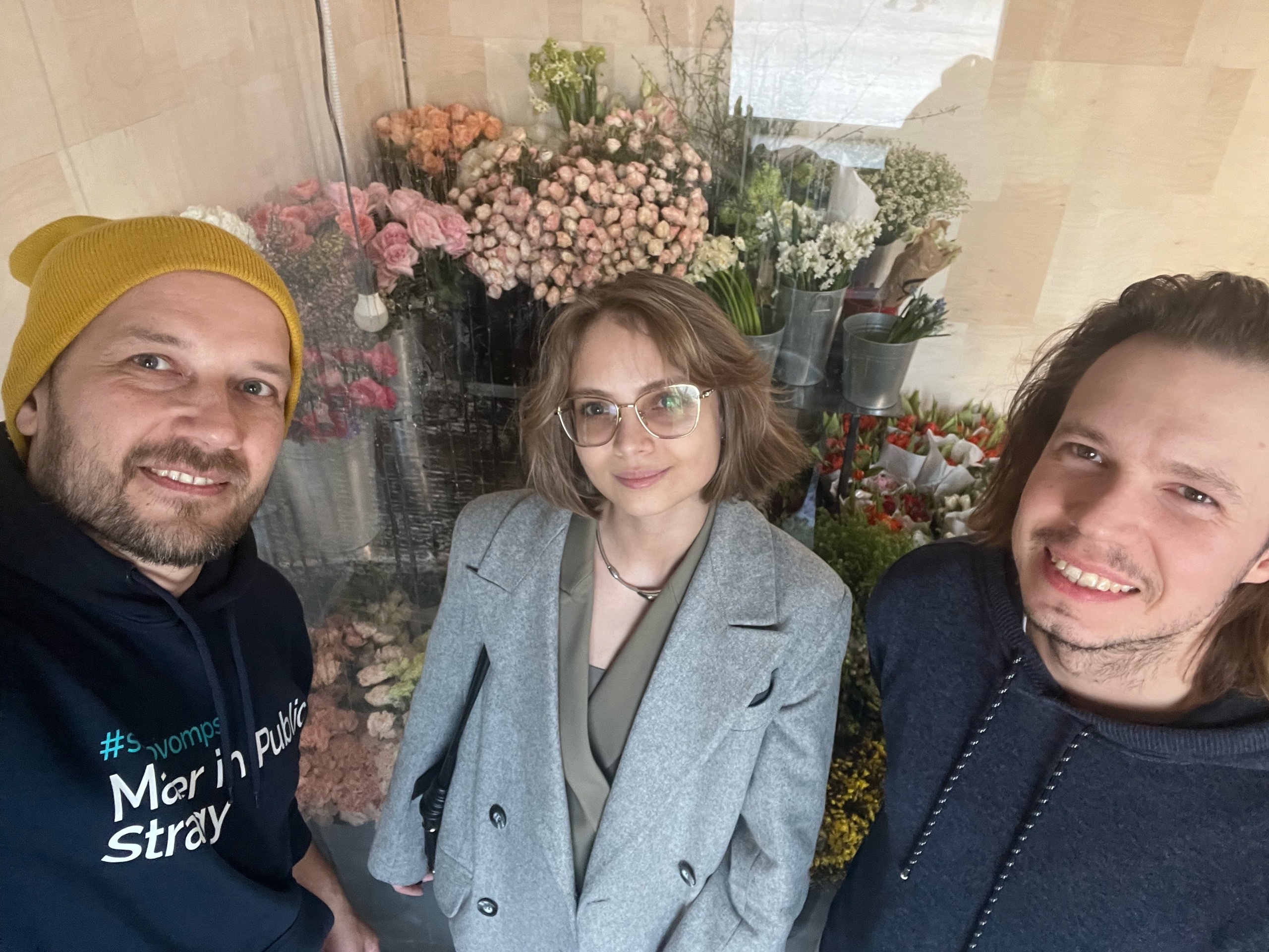 Дмитрий Закарлюкин вместе с другими эковолонтерами и сотрудниками салона будет заниматься переработкой цветов в Челябинске