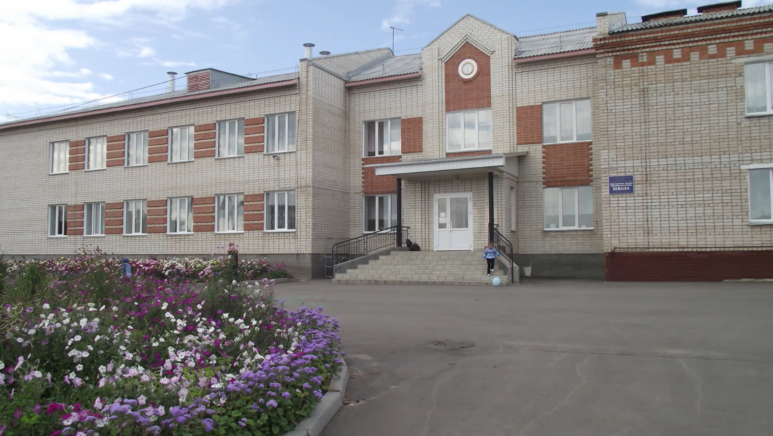 Здание Донгузловской школы, скрин с видео