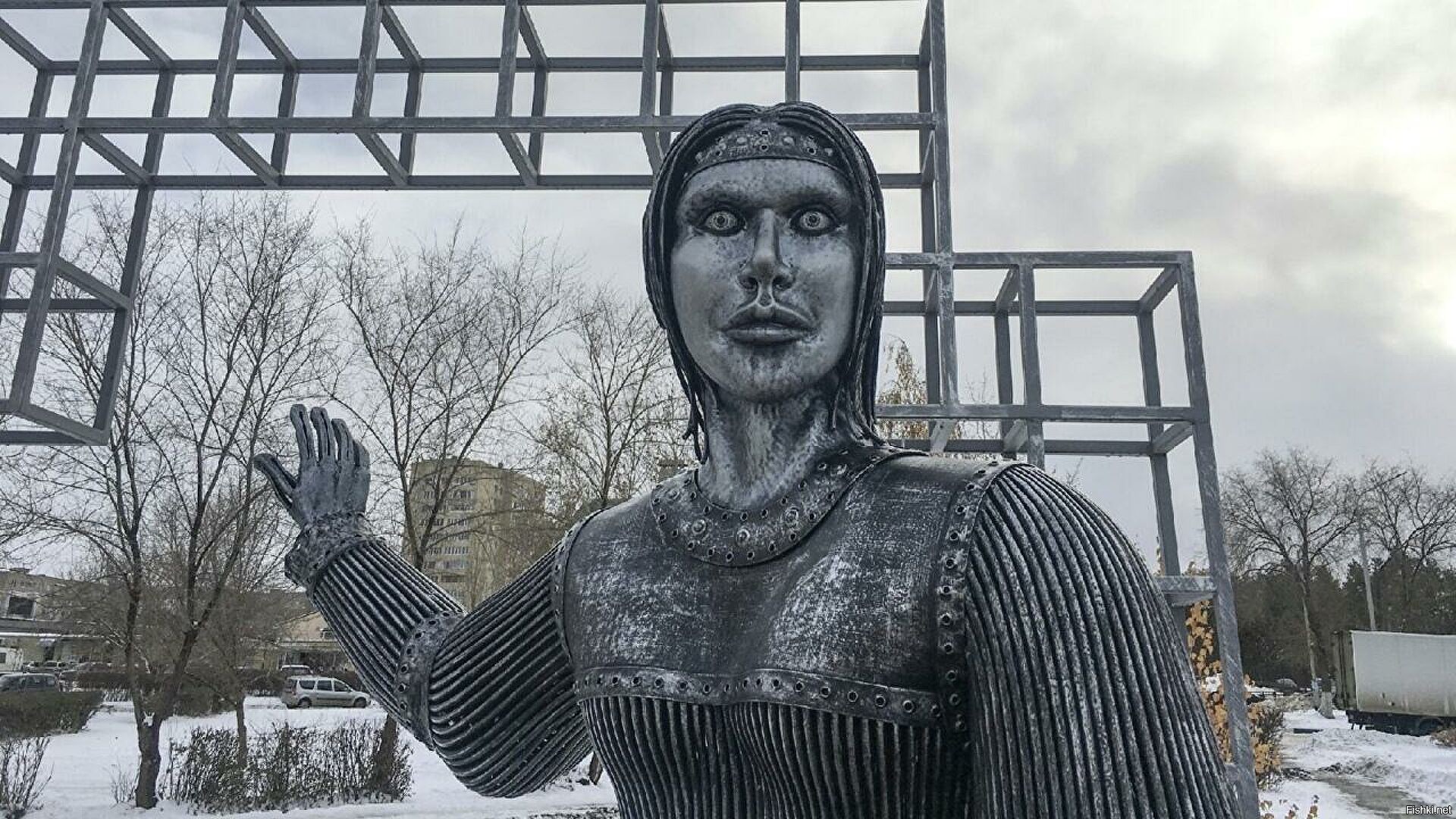 Скандально известный памятник «Алёнке» в Воронеже