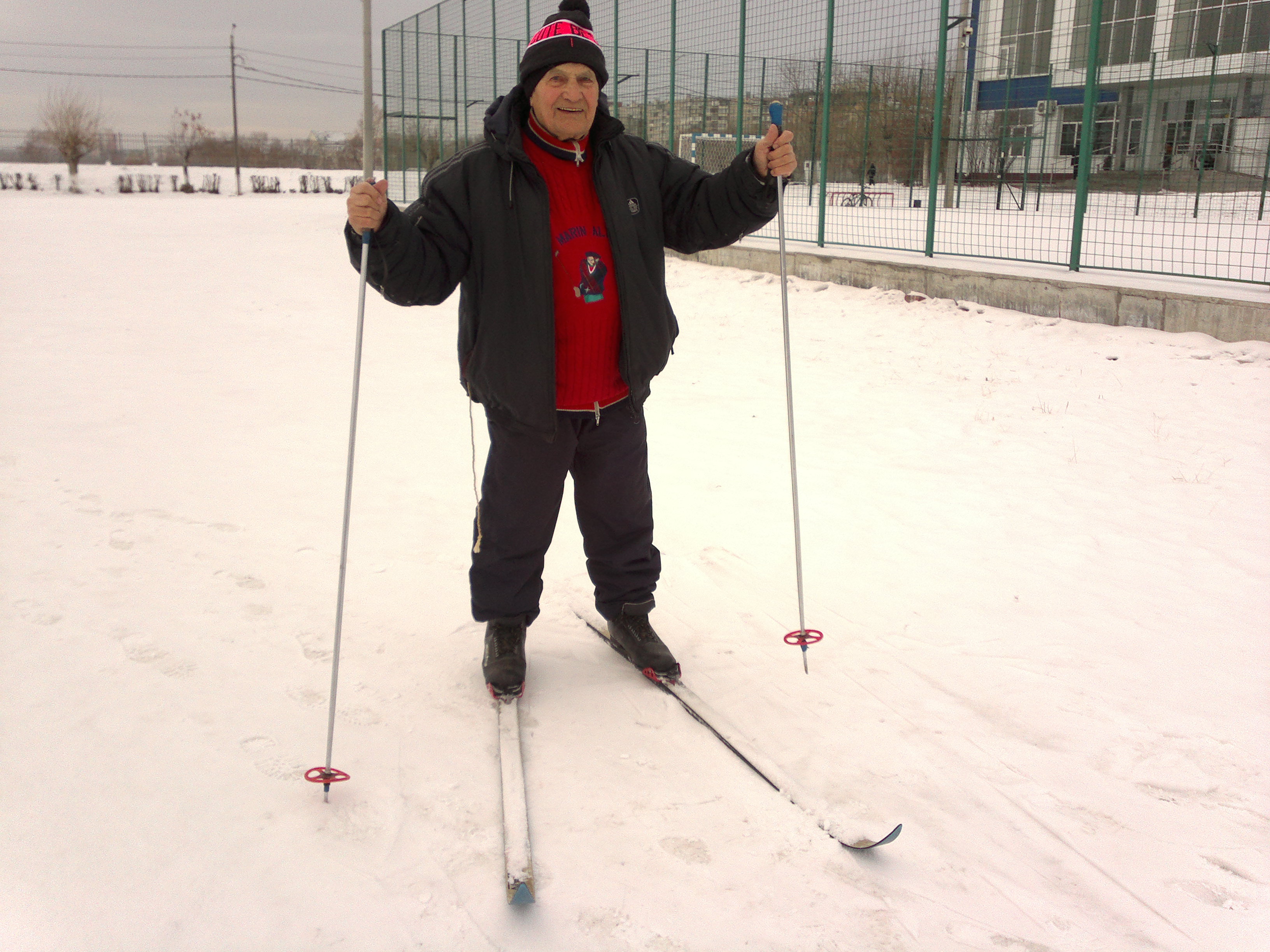 Всю жизнь Вениамин Федорович играл в хоккей, теперь остались лыжные прогулки