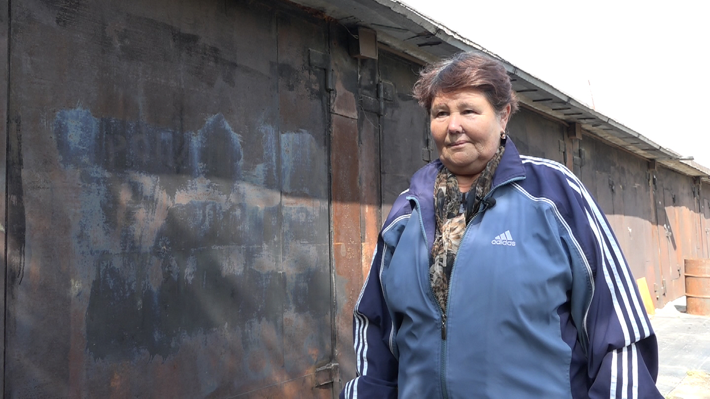 Сторож пенсионер новосибирск. Пожилая женщина в гараже. Сторож в Магнитогорске. Кооператив спас. Пожилая женщина в гараже село.